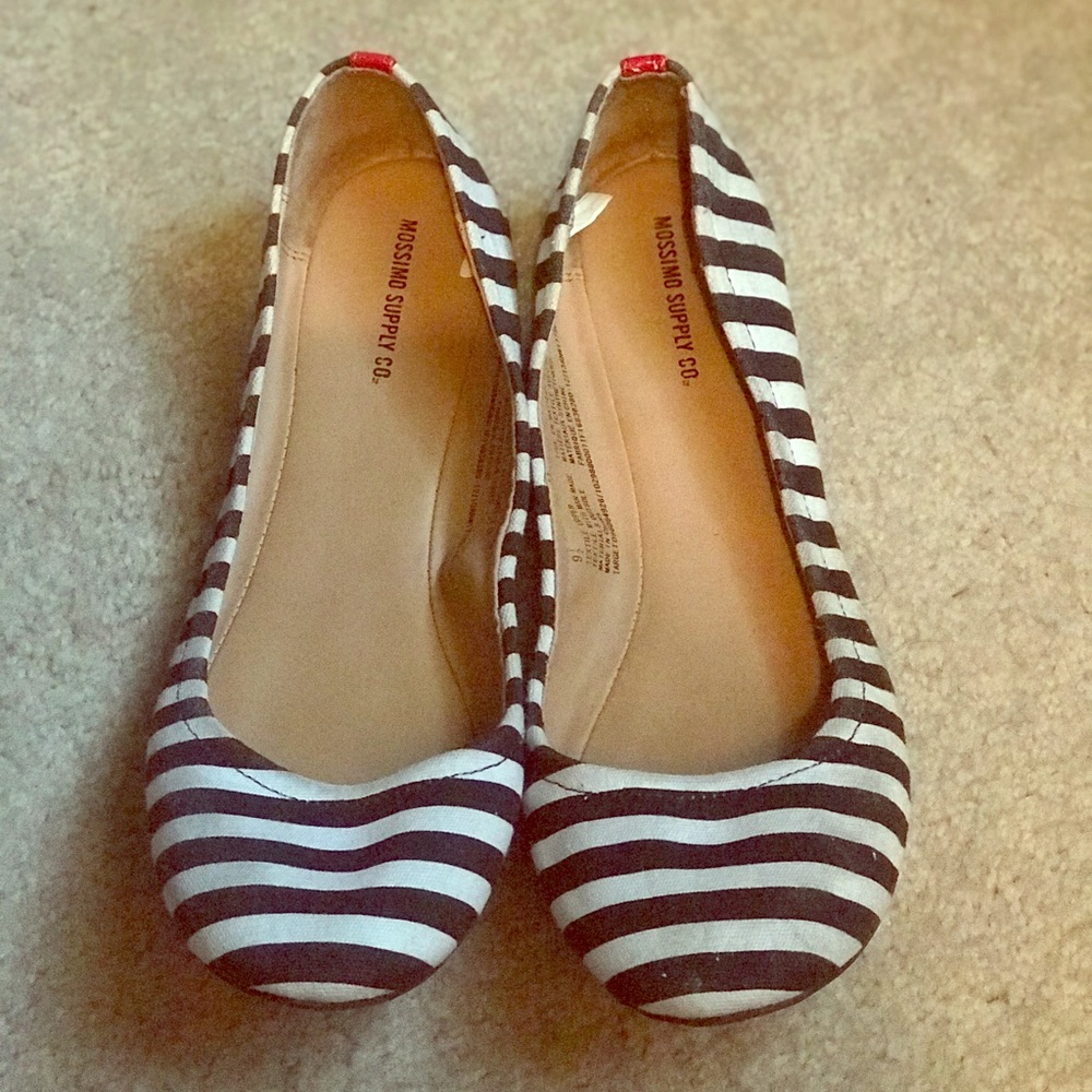 Black and white flats