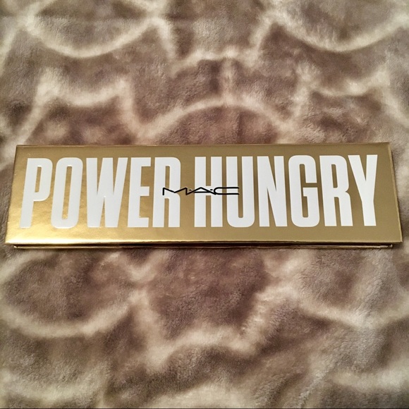 M•A•C Girls 'Power Hungry' Palette - Picture 2 of 7