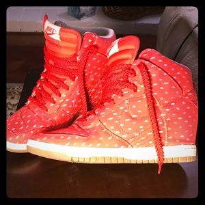 Nike wedge tennis shoes