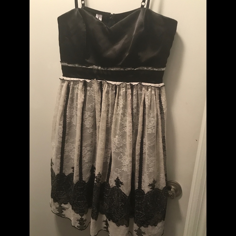 Classy lace black and white dress