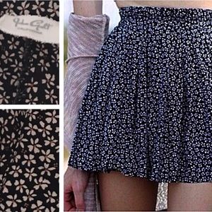 Brandy Melville Floral Zip Chiffon Skater Skirt Brandy Melville Floral Zip Chiffon Skater Skirt
