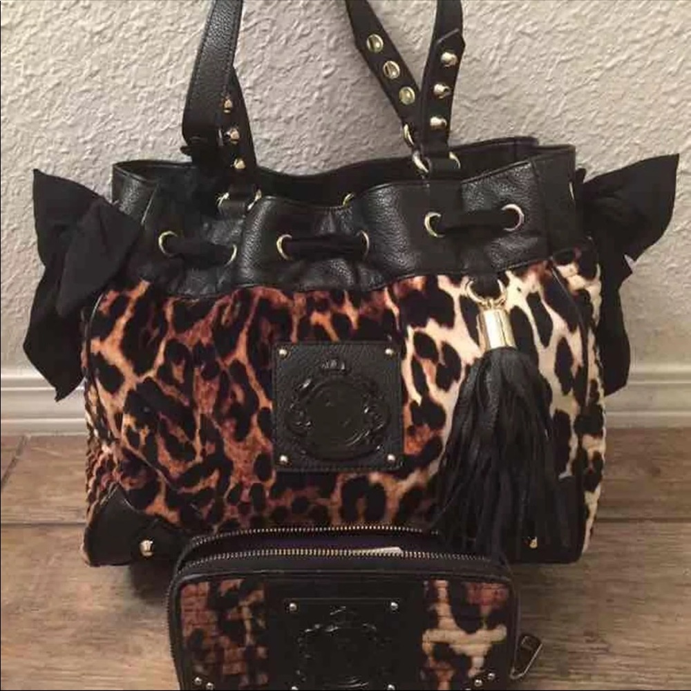 Juicy couture bag and wallet. Eeeeeeuc