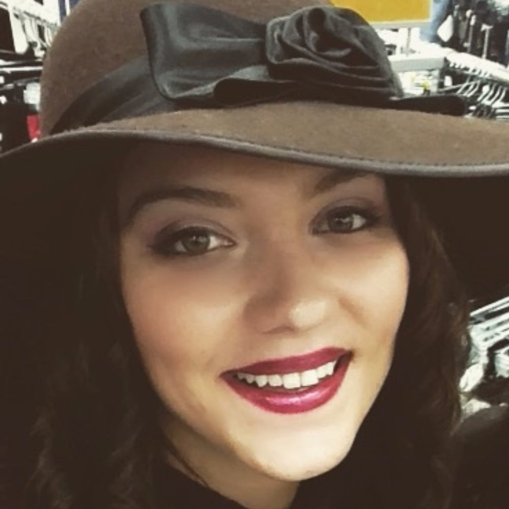 Meet your Posher, Adnela