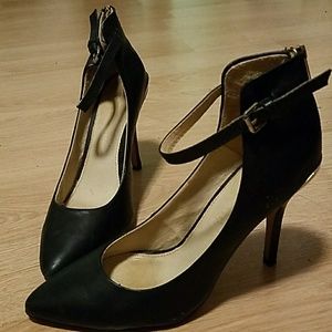 Classy black stilletos