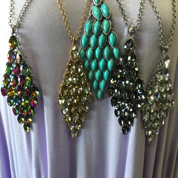 Crystal Cluster Marquise Long Chain Neck Set. - Picture 6 of 6