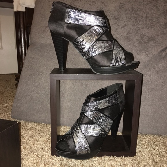 Solely Black By BKE Sz 8.5 Peep Toe Booties - Picture 5 of 5