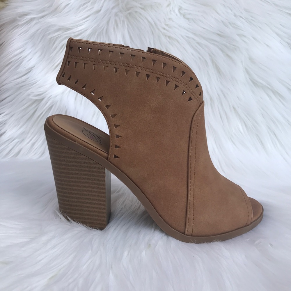 Super cute booties!