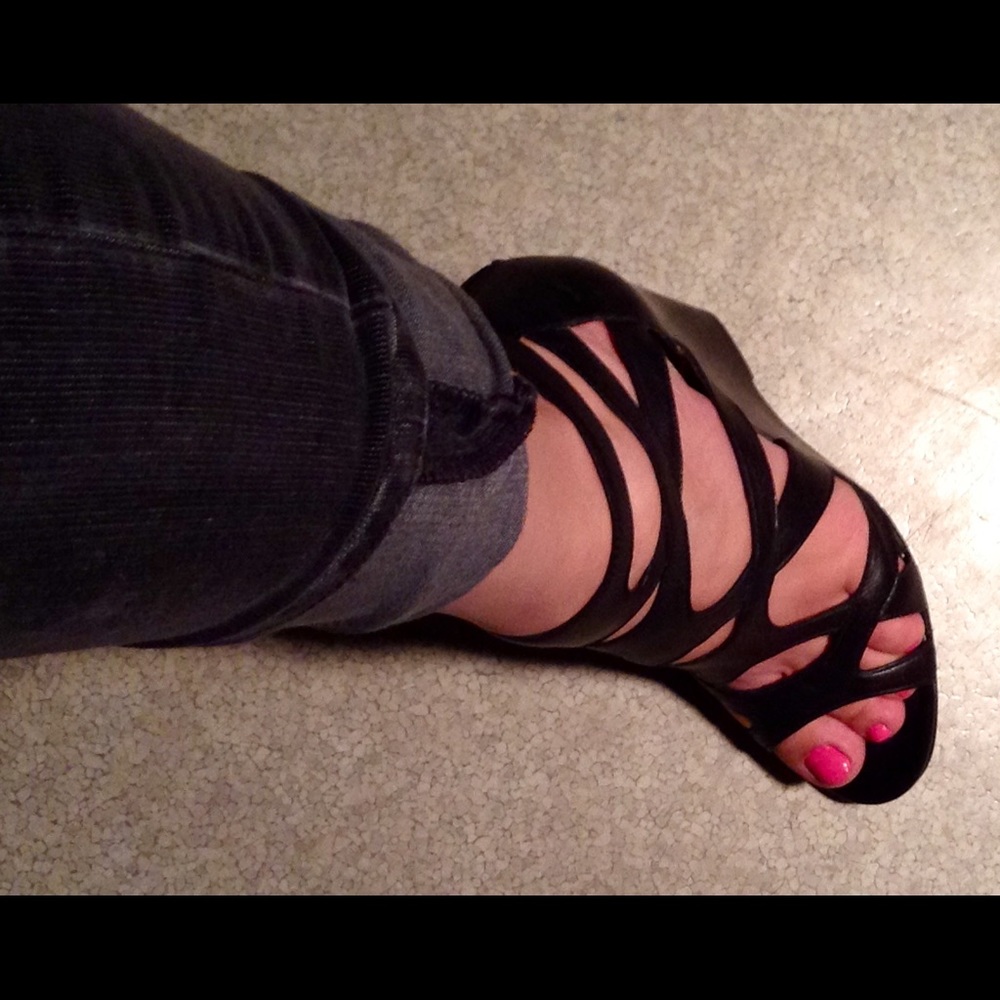 Black leather crisscross open toe wedge