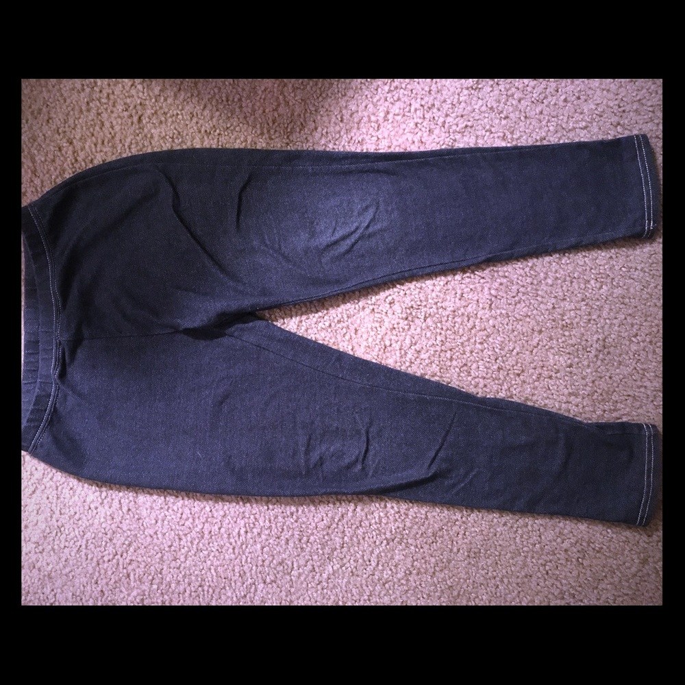 Girls size 8 jean leggings.