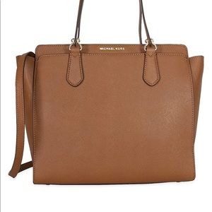 🍁Michael kors large dee dee tote🍁 🍁Michael kors large dee dee tote🍁