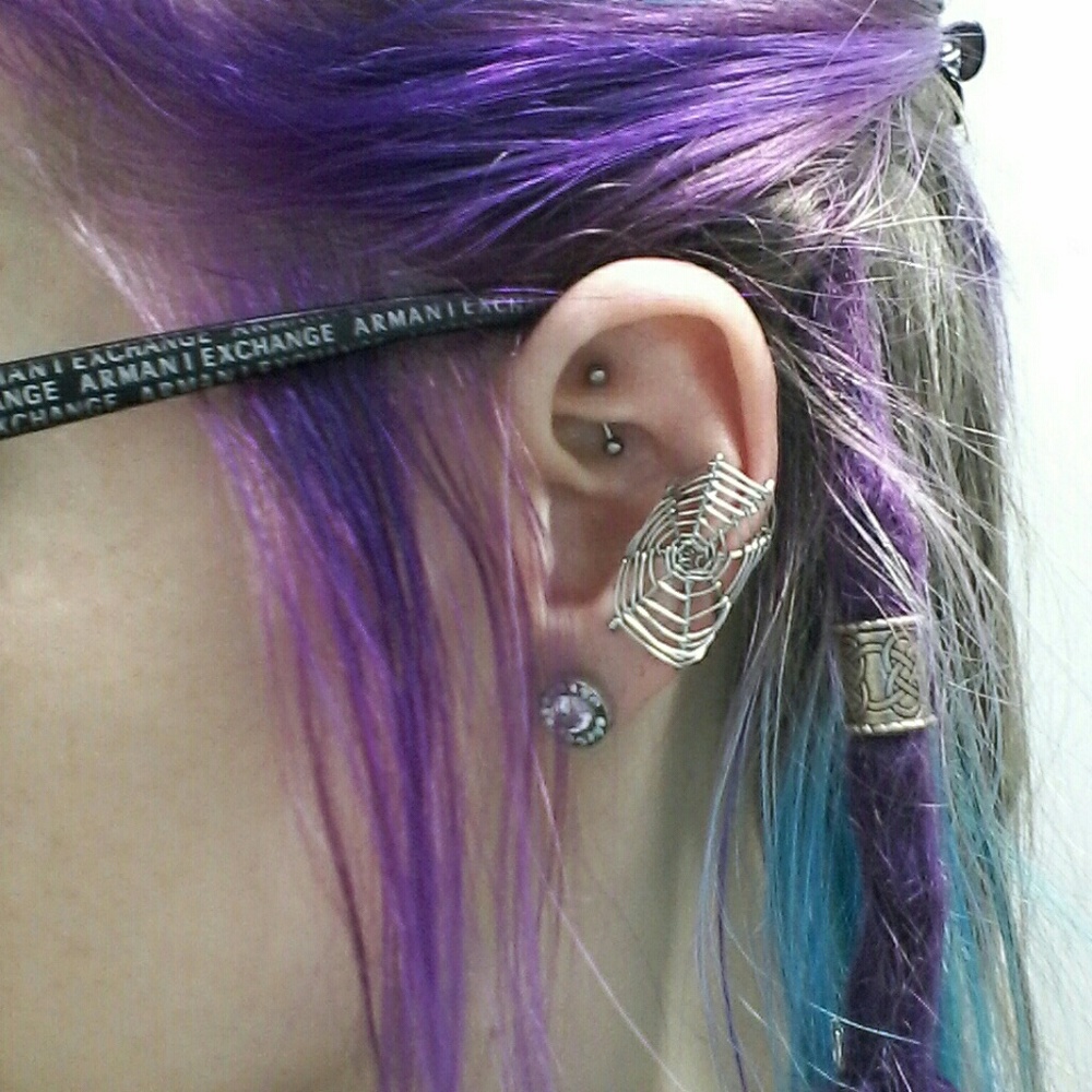 CUSTOM Spiderweb Earrcuffs!! 🕸🕷 - Picture 2 of 3