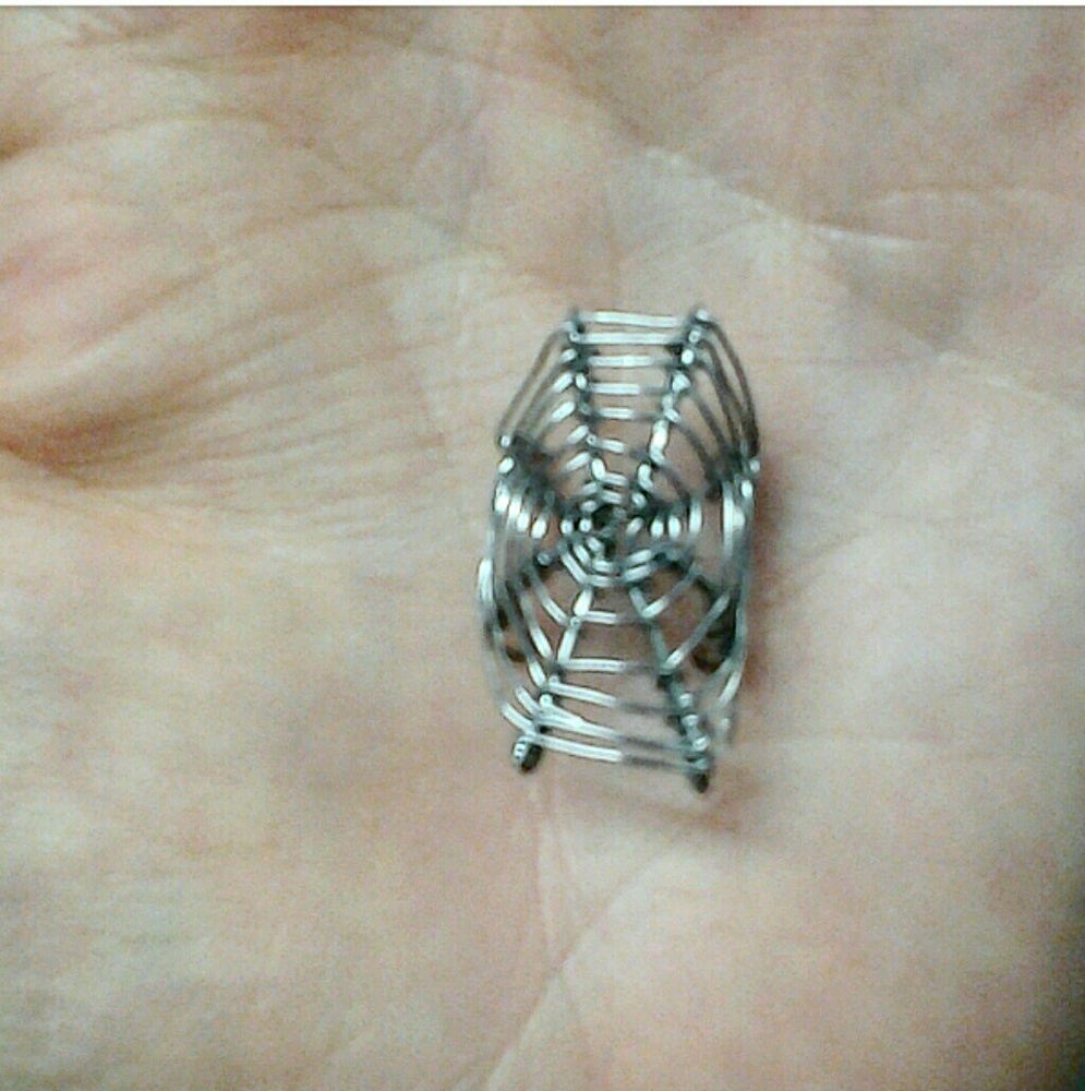 CUSTOM Spiderweb Earrcuffs!! 🕸🕷 - Picture 3 of 3