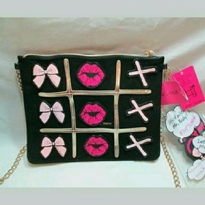 Betsey Johnson tic-tac-toe Crossbody - black/pink Betsey Johnson tic-tac-toe Crossbody - black/pink