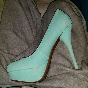 Bamboo Colada-01N Nubuck Round Toe Platform Pump