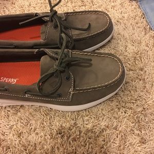 Sperry shoes size 8 1/2 never worn