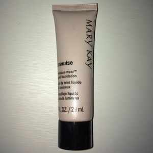 Free Mary Kay foundation time wise in ivory4 Free Mary Kay foundation time wise in ivory4