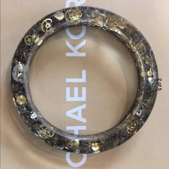 🚫SOLD 🚫  Steampunk Gears And Cogs Resin Bangle - Picture 2 of 5