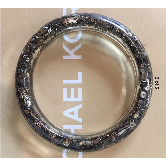 🚫SOLD 🚫  Steampunk Gears And Cogs Resin Bangle - Picture 3 of 5