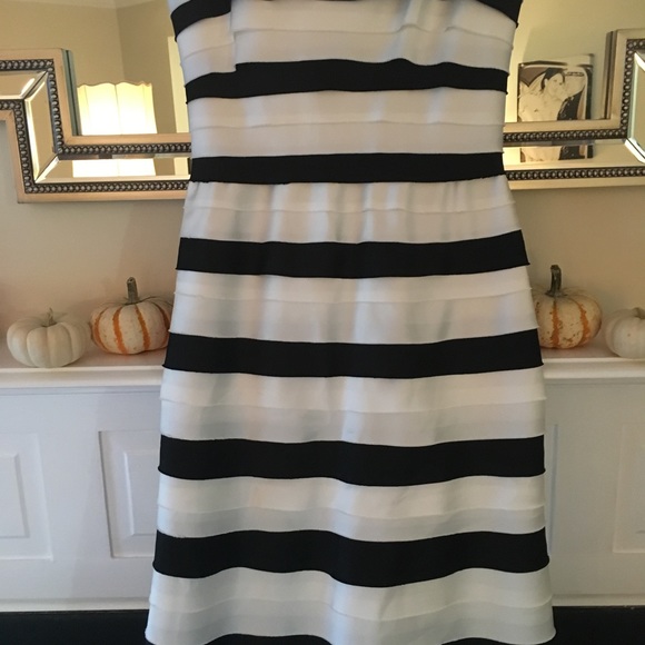 BCBG stunning black and white tiered dress. - Picture 3 of 3