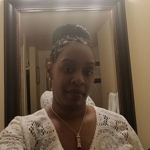 Meet your Posher, Leslie