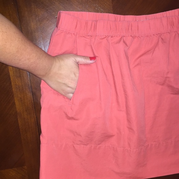 EUC coral GAP skirt with pockets. L - Picture 2 of 6