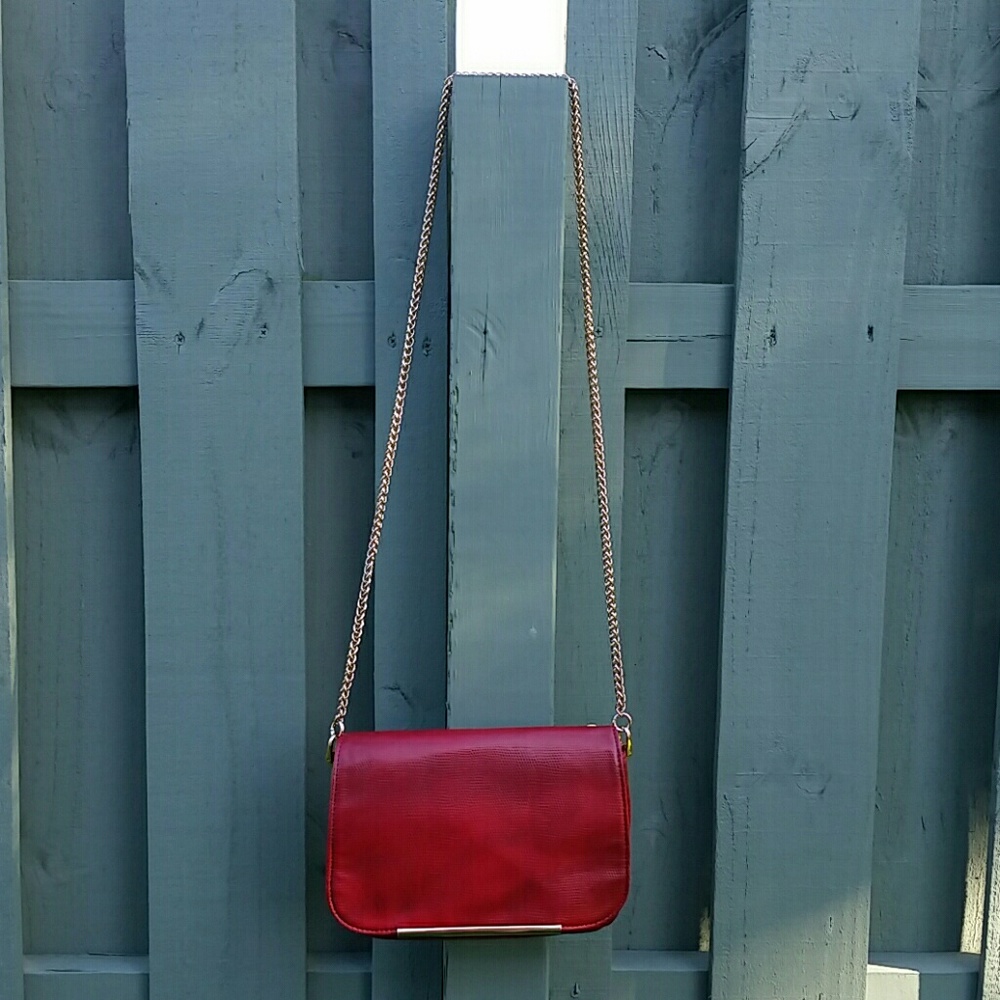 Ivanka Trump red shoulder bag