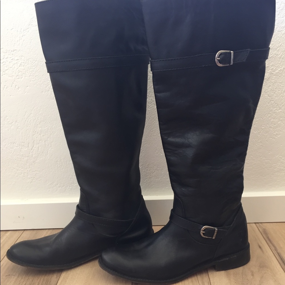Black leather Frye riding boots in EUC.