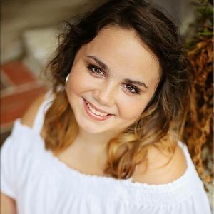 Meet your Posher, Hallie