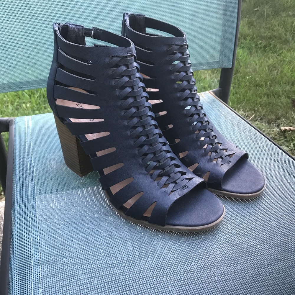 Navy Blue Indigo Rd high heels NWOT