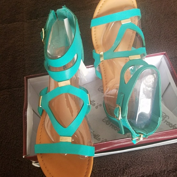 Shoes - Picture 2 of 4