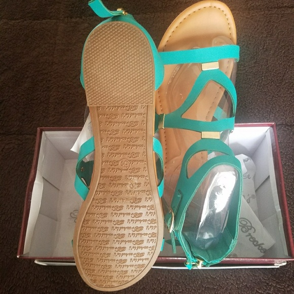 Shoes - Picture 3 of 4