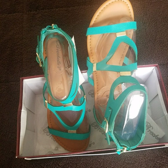 Shoes - Picture 4 of 4