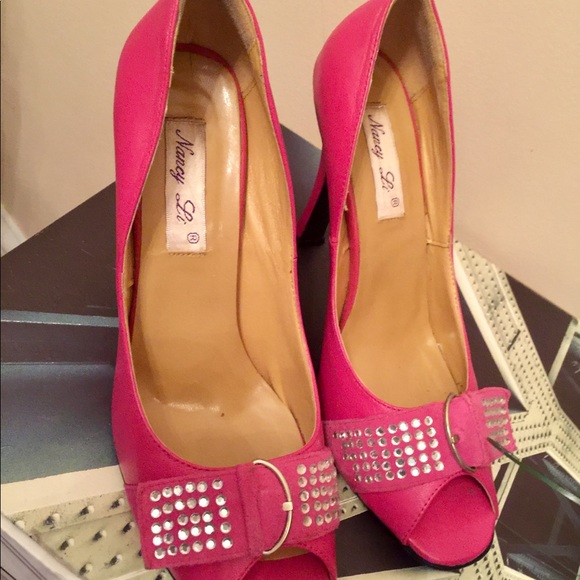 Nancy li Pink heels with decorative buckle🔥SALE🔥 - Picture 3 of 4
