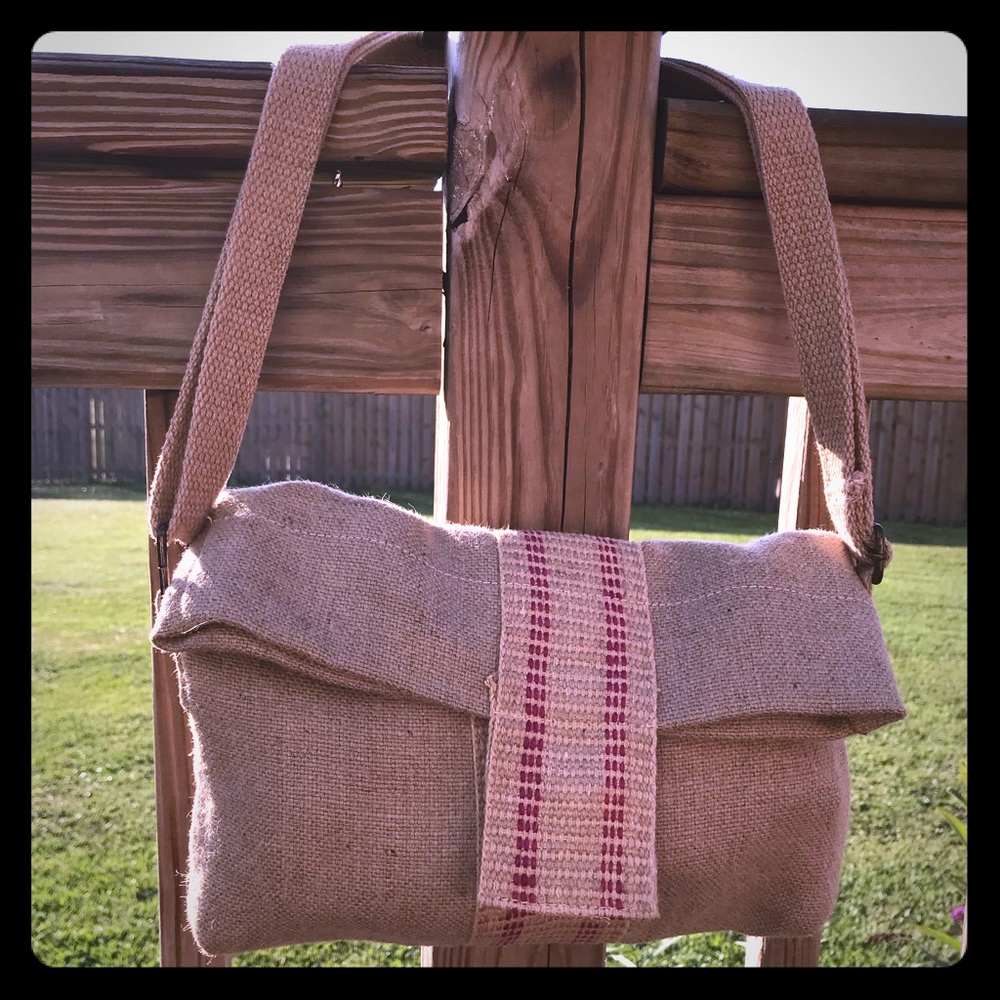 Cross body burlap (jute) handbag. Red stripe