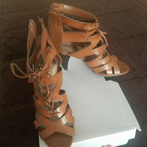 Shoes - Picture 5 of 5