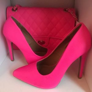 Pink pointy toe heels