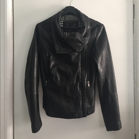 Leather jacket - Picture 1 of 3