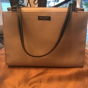 Cute, neutral Kate Spade black and cream handbag! Cute, neutral Kate Spade black and cream handbag!