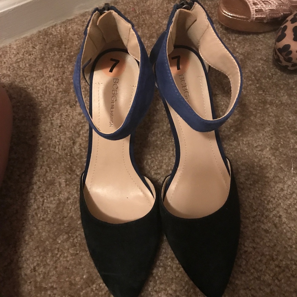 Black/blue pointy toe heels