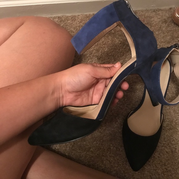 Black/blue pointy toe heels - Picture 2 of 3