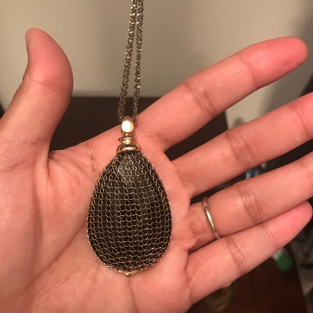 Black Pendant Necklace w/mess casing