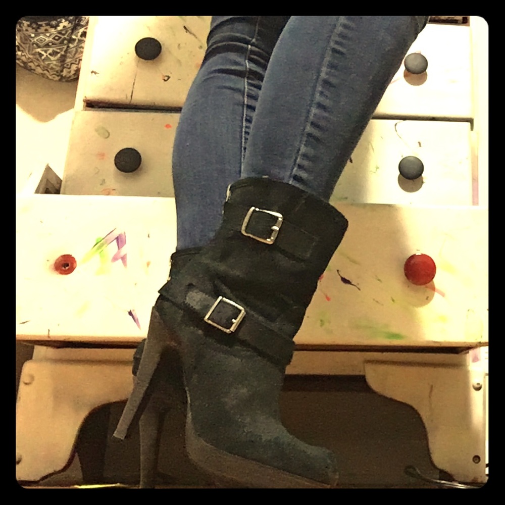 Steve Madden Skyyee Black Healed Booties