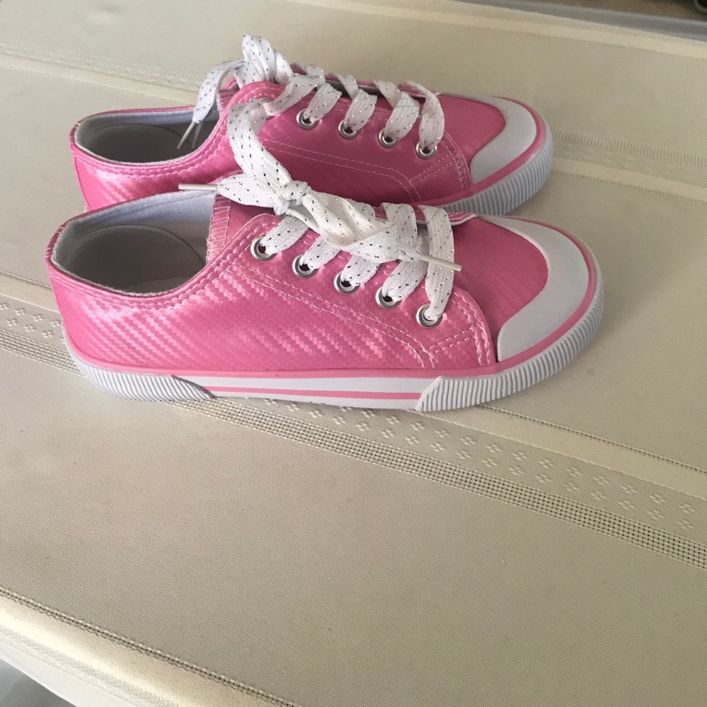 Austin Trading Co. Girls Cora Metallic casualshoe