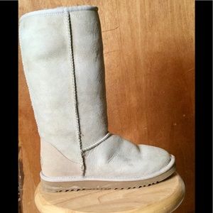 Excellent condition! Ivory suede tall Ugg boots