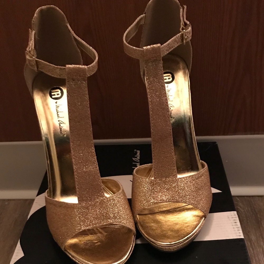 Michael Antonio Tipton gold glitter pumps 👠👠