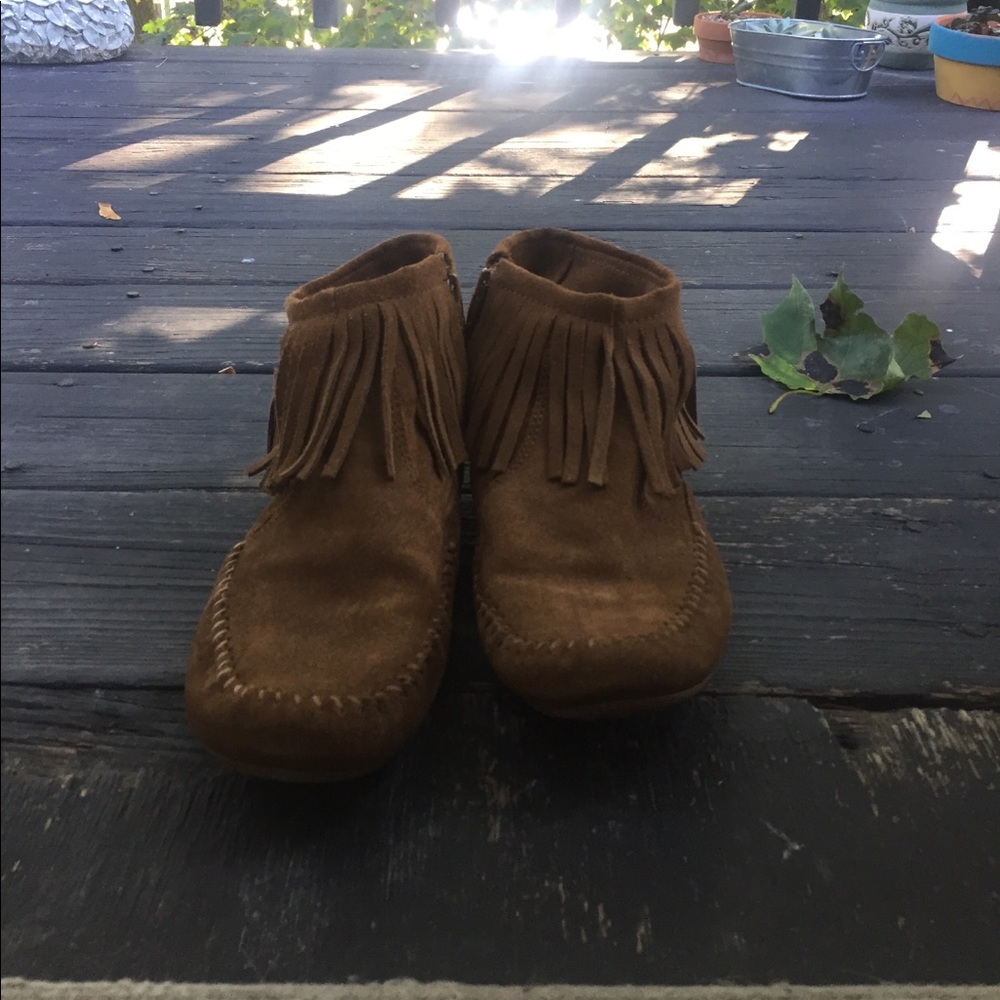 Minnetonka fringe moccasins