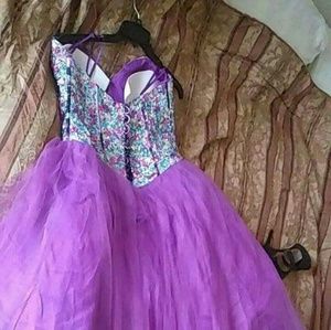 Prom/gown