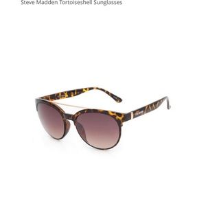 NWT Steve Madden sunglasses NWT Steve Madden sunglasses