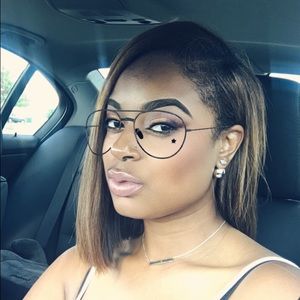 Meet your Posher, Elise