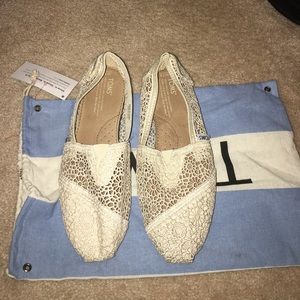 Toms